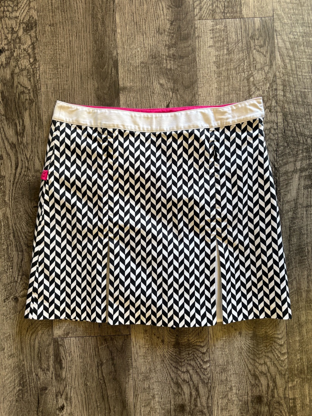 Greg Norman Black & White Chevron Golf Skirt